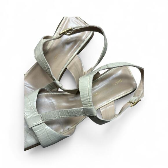 Bandolino Women Sandals Heel Size 8.5 Cream Beige - Picture 2 of 4